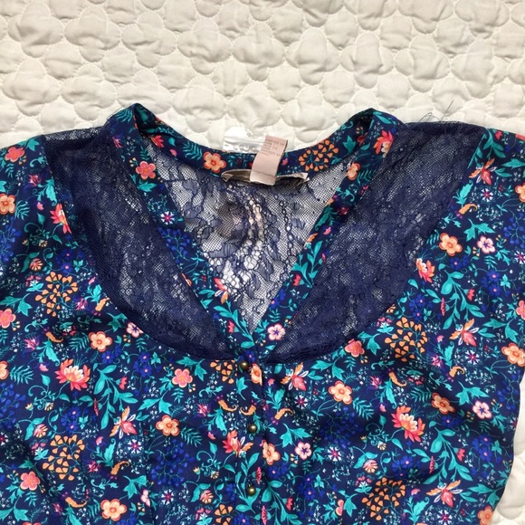 NWT Floral lace romper- free with purchase - Picture 3 of 8